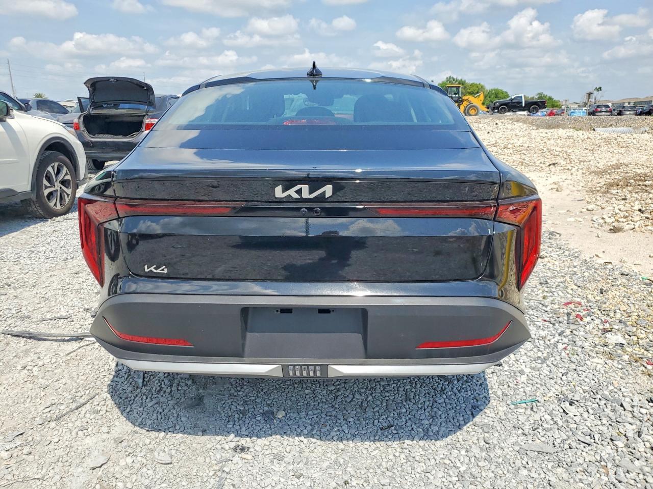 2025 Kia K4 Lxs - Image 6