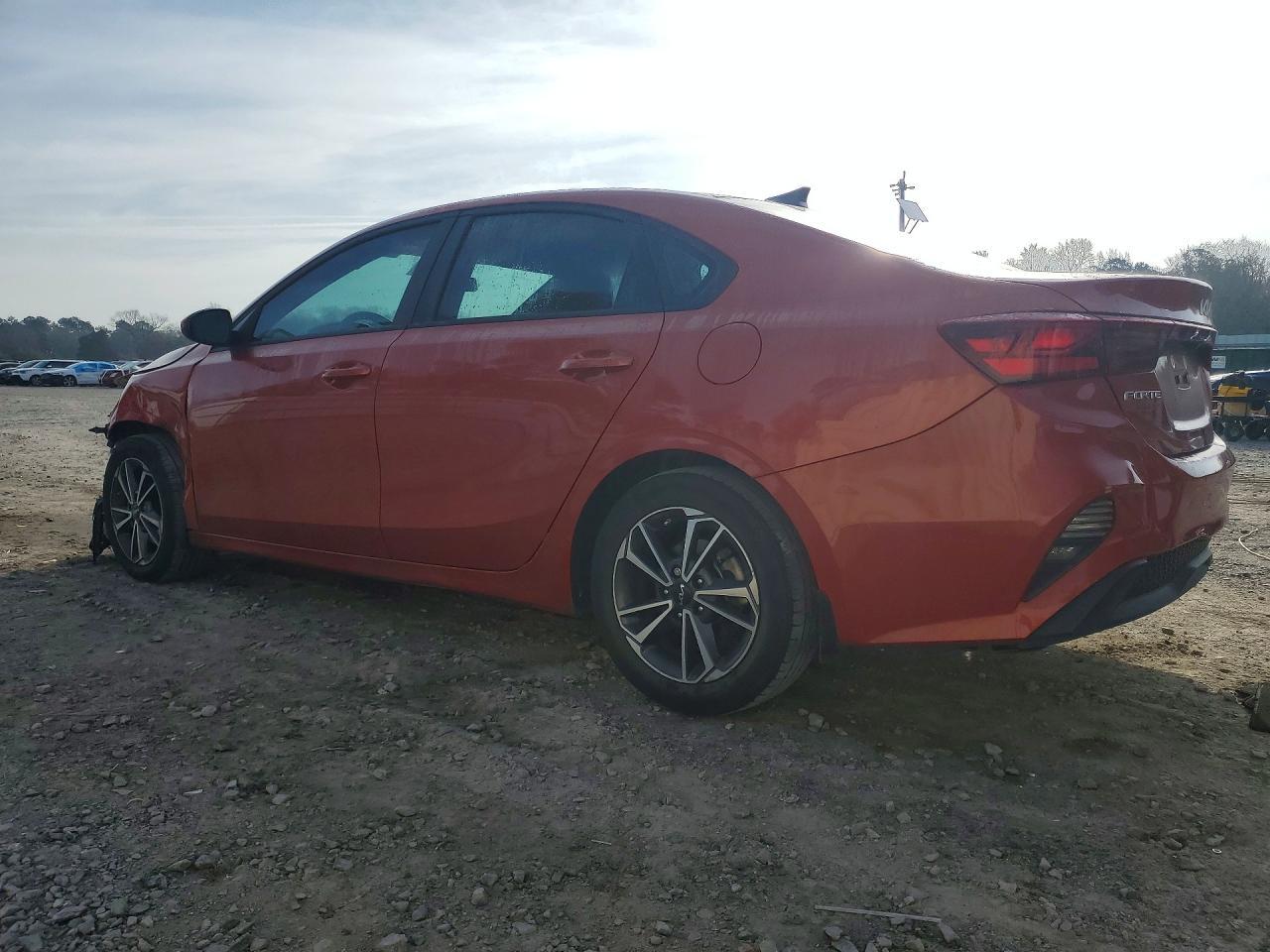 2022 Kia Forte Lxs - Image 2
