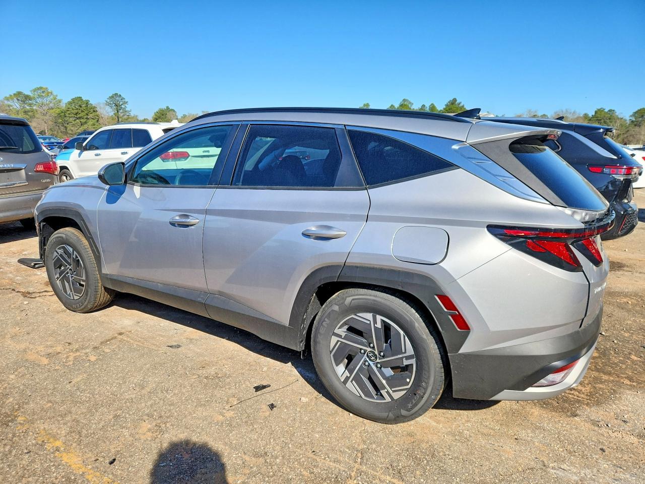 2025 Hyundai Tucson Hybrid Blue Awd - Image 2