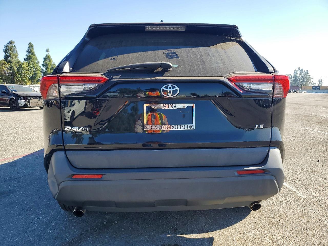 2020 Toyota Rav4 Le - Фото 6