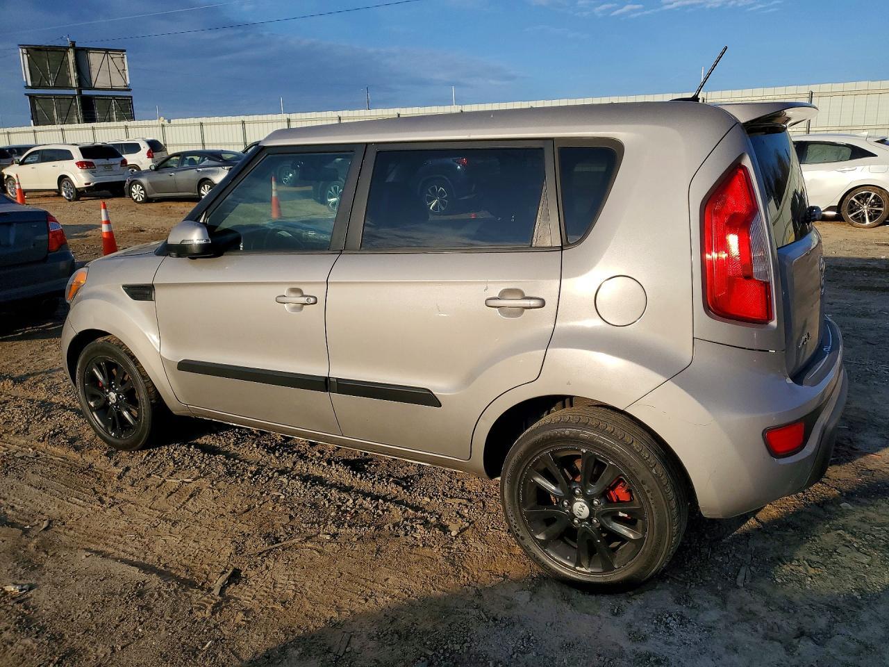 2013 Kia Soul + - Image 2