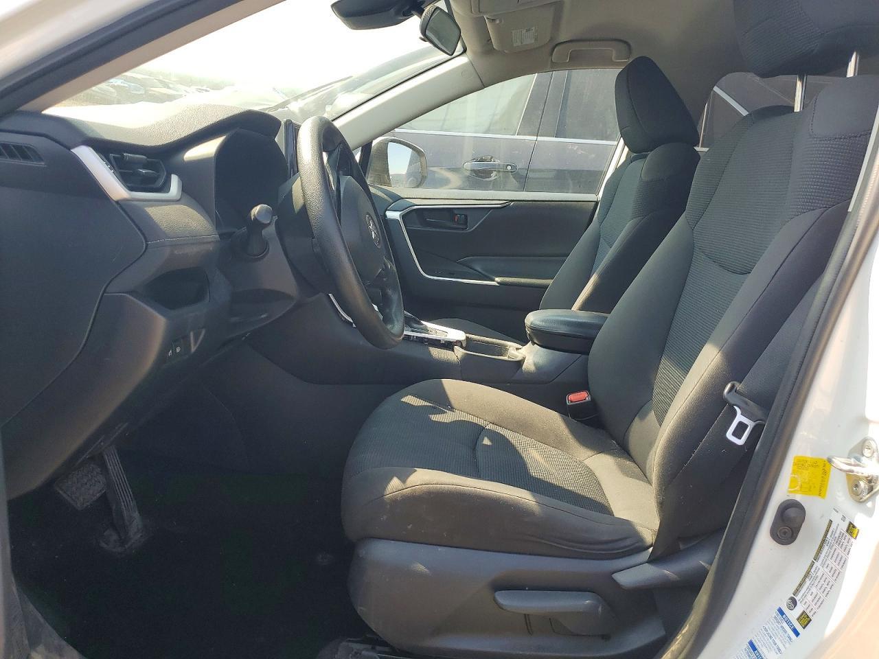 2020 Toyota Rav4 Le - Фото 7