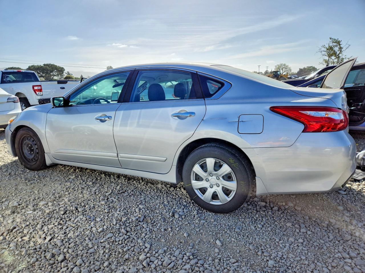 2017 Nissan Altima 2.5 S - Фото 2