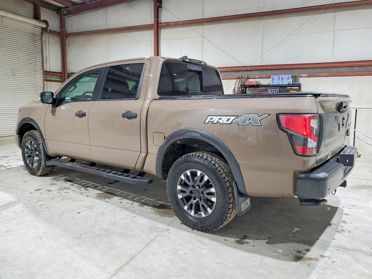 2022 Nissan Titan Pro-4X - Фото 2