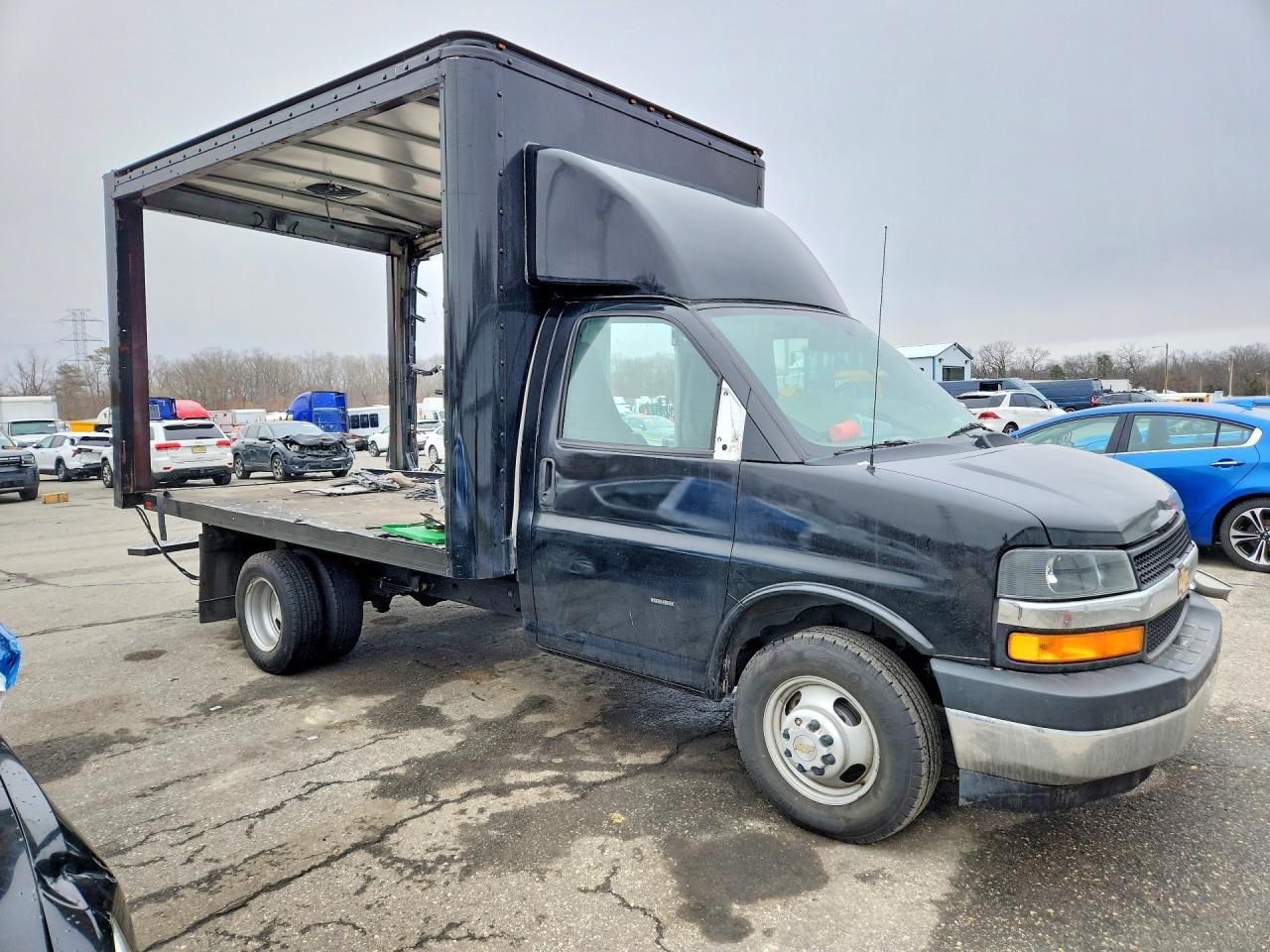 2023 Chevyy Express G3500 Box Truck ** R & D * Pri Fleet ** - Image 4