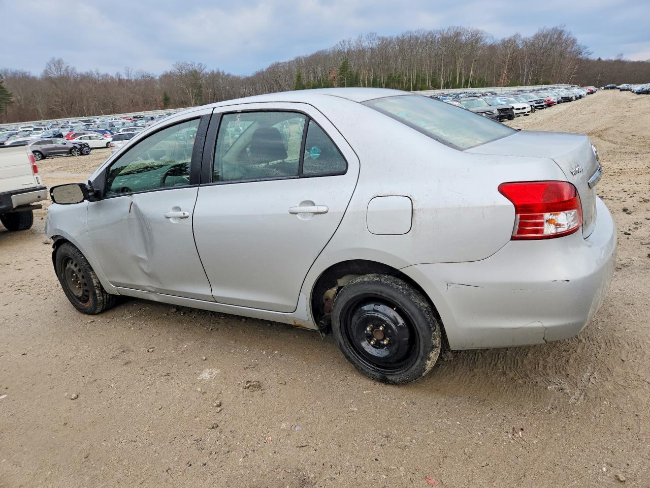 2009 Toyota Yaris Base - Image 2