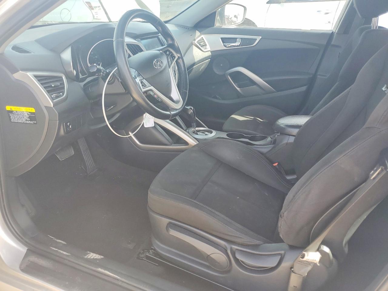 2017 Hyundai Veloster Base - Image 7