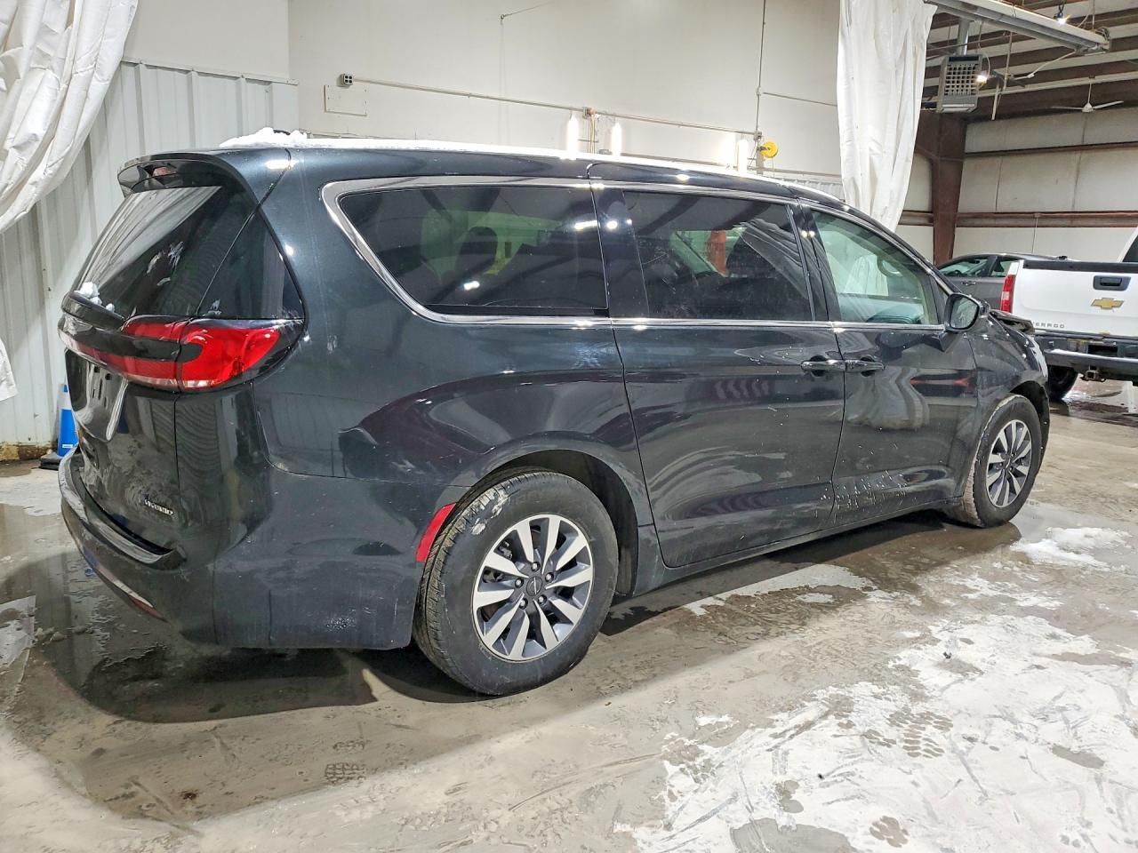 2023 Chrysler Pacifica Hybrid Touring L - Image 3