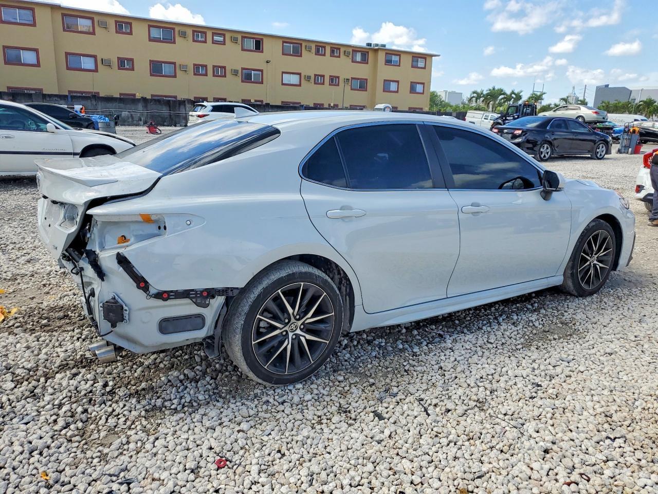 2024 Toyota Camry Se - Фото 3
