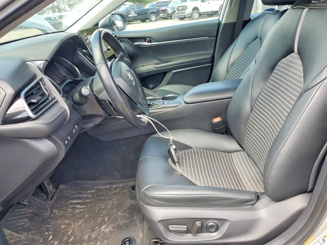 2022 Toyota Camry Se - Image 7