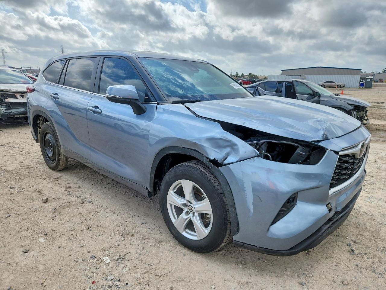 2024 Toyota Highlander Le - Image 4