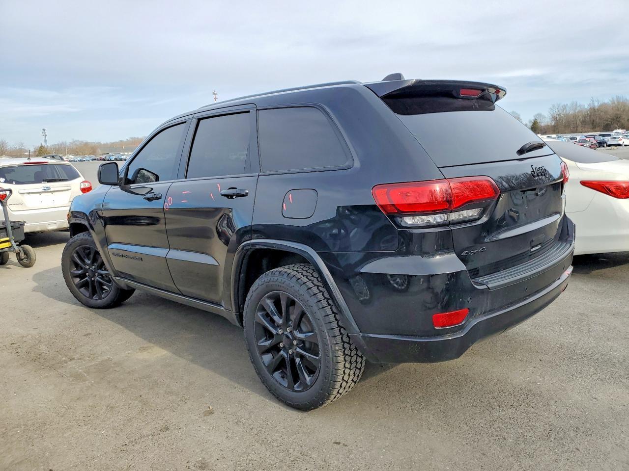 2020 Jeep Grand Cherokee Laredo - Image 2