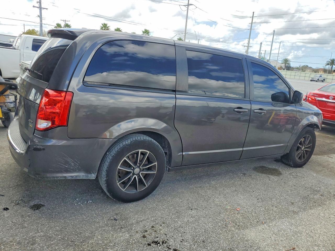 2019 Dodge Grand Caravan Gt - Image 3