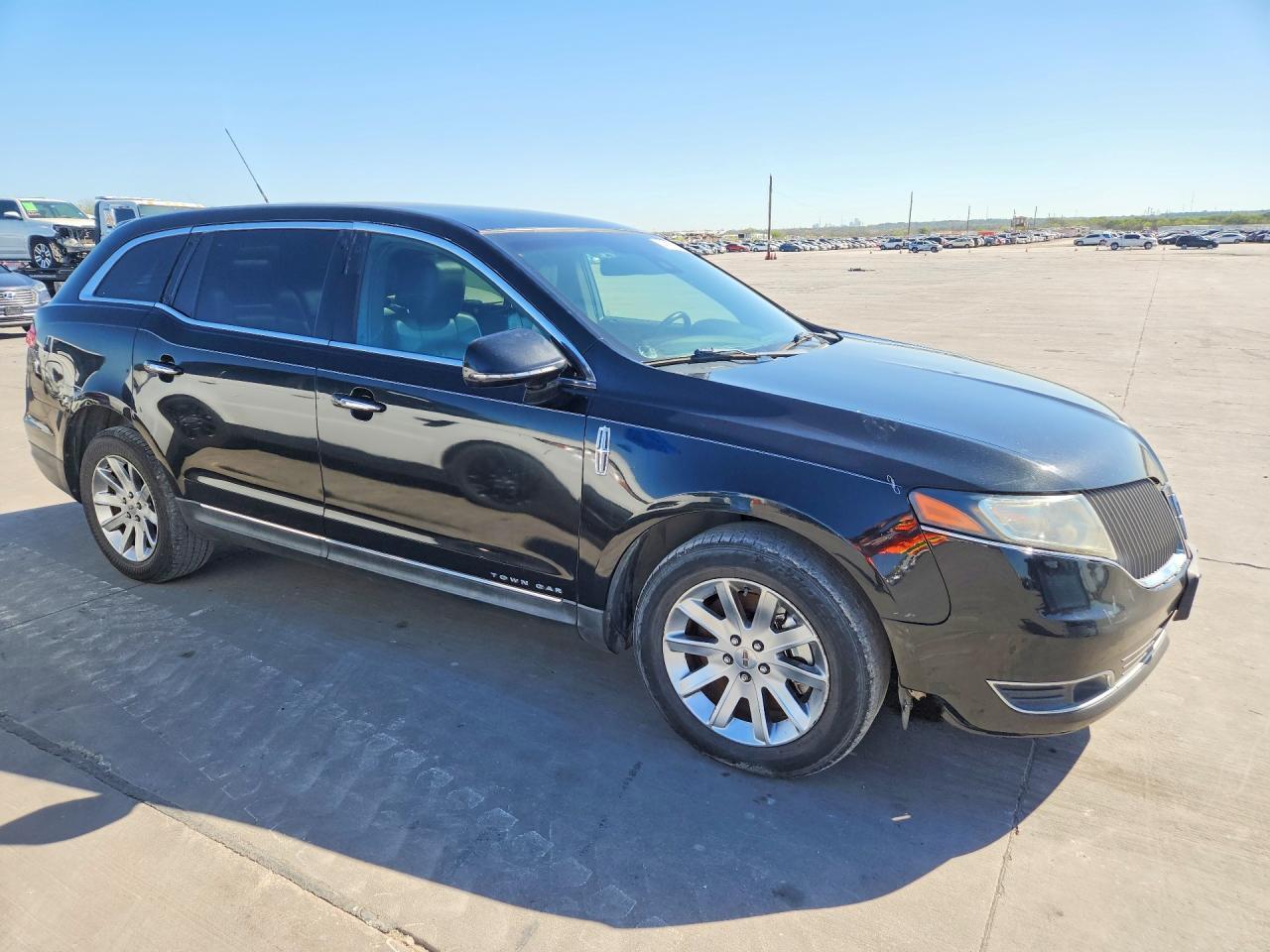 2013 Lincoln Mkt - Image 4