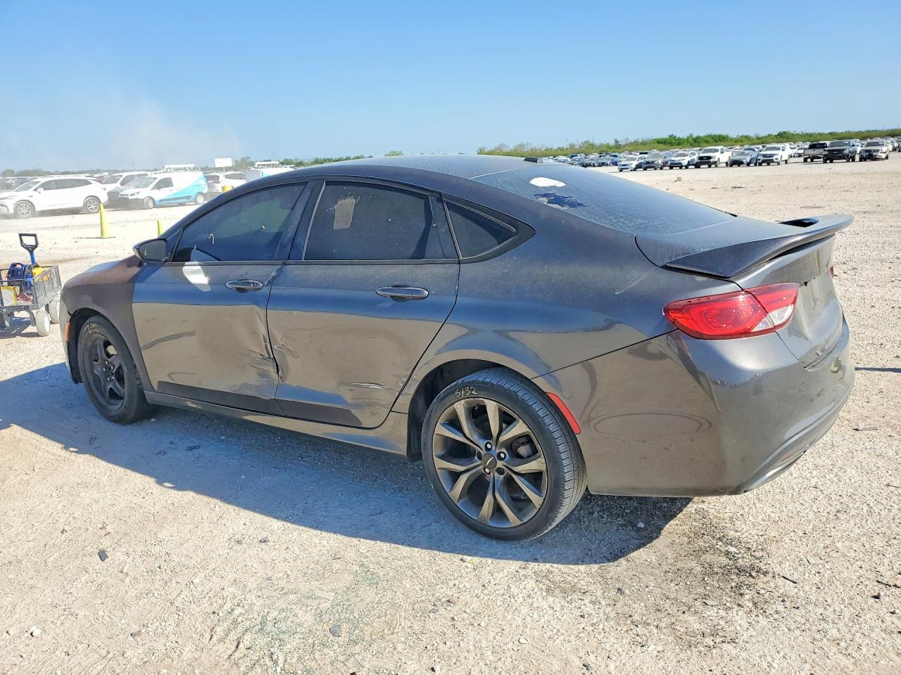 2016 Chrysler 200 S - Фото 2