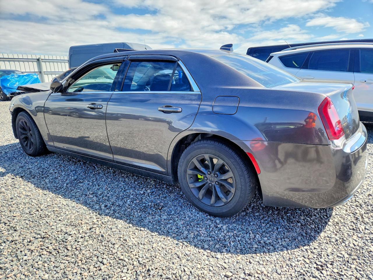 2015 Chrysler 300 Limited - Фото 2