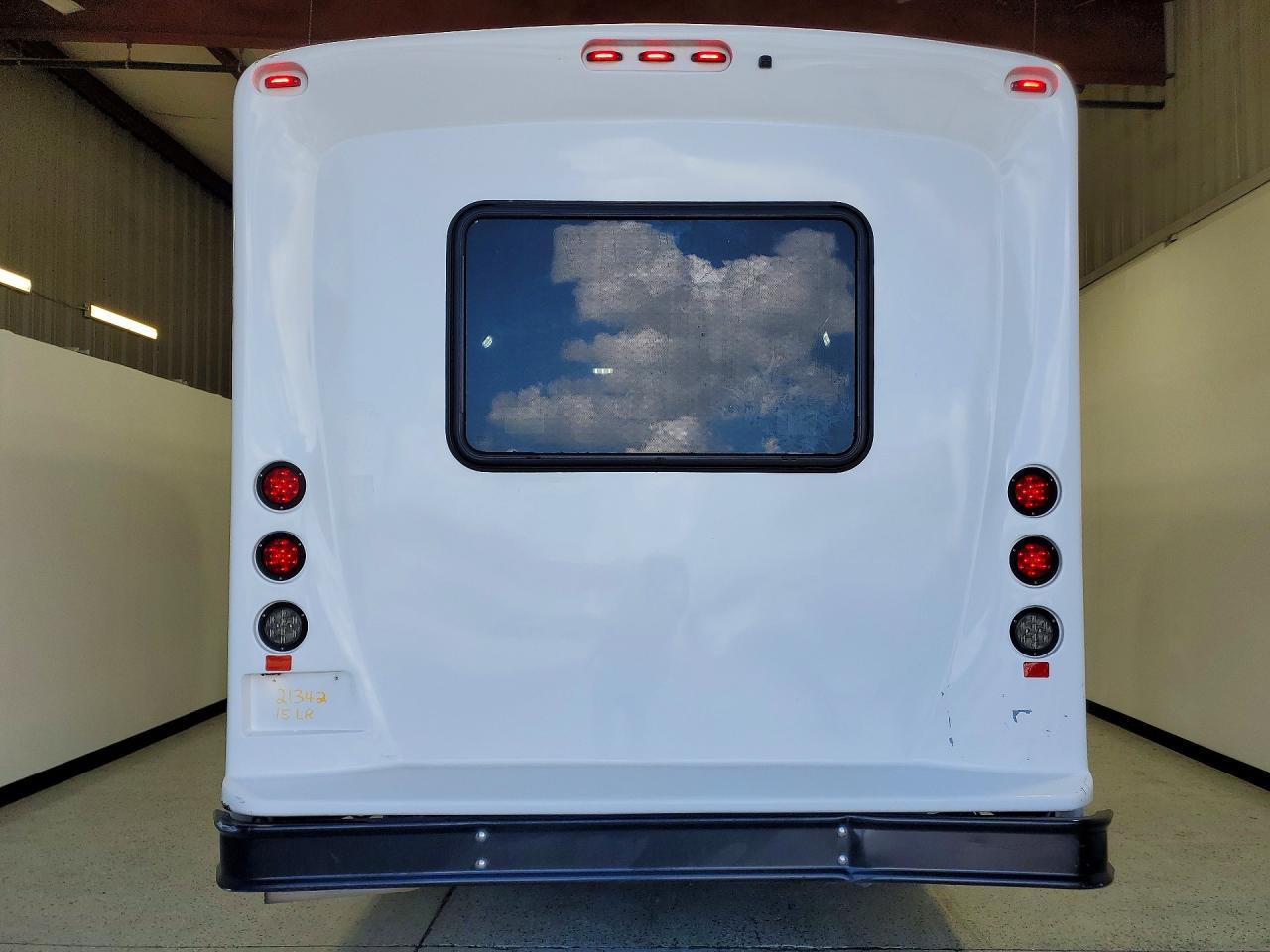 2022 Ford E350 Shuttle Bus - Фото 6