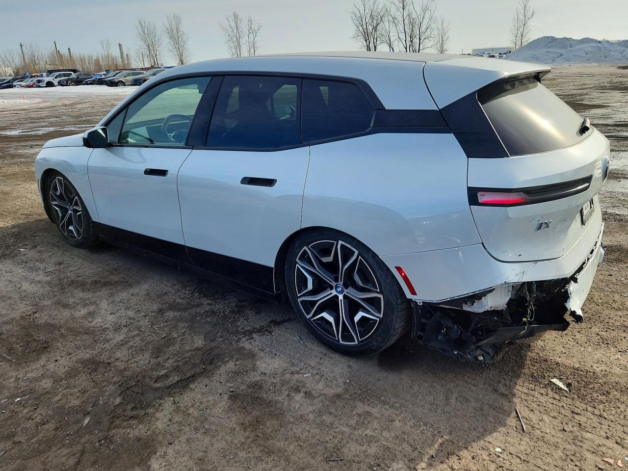 2022 BMW Ix xDrive50 - Фото 2