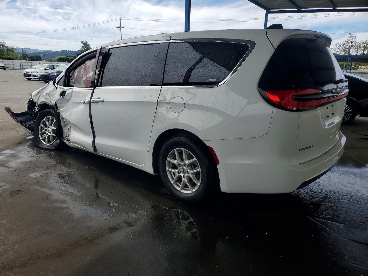 2025 Chrysler Pacifica - Image 2
