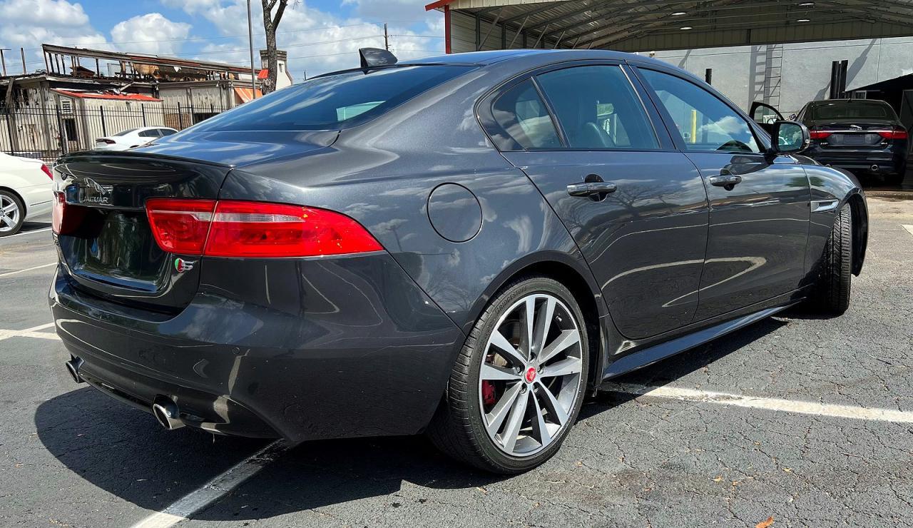 2019 Jaguar Xe S - Image 4
