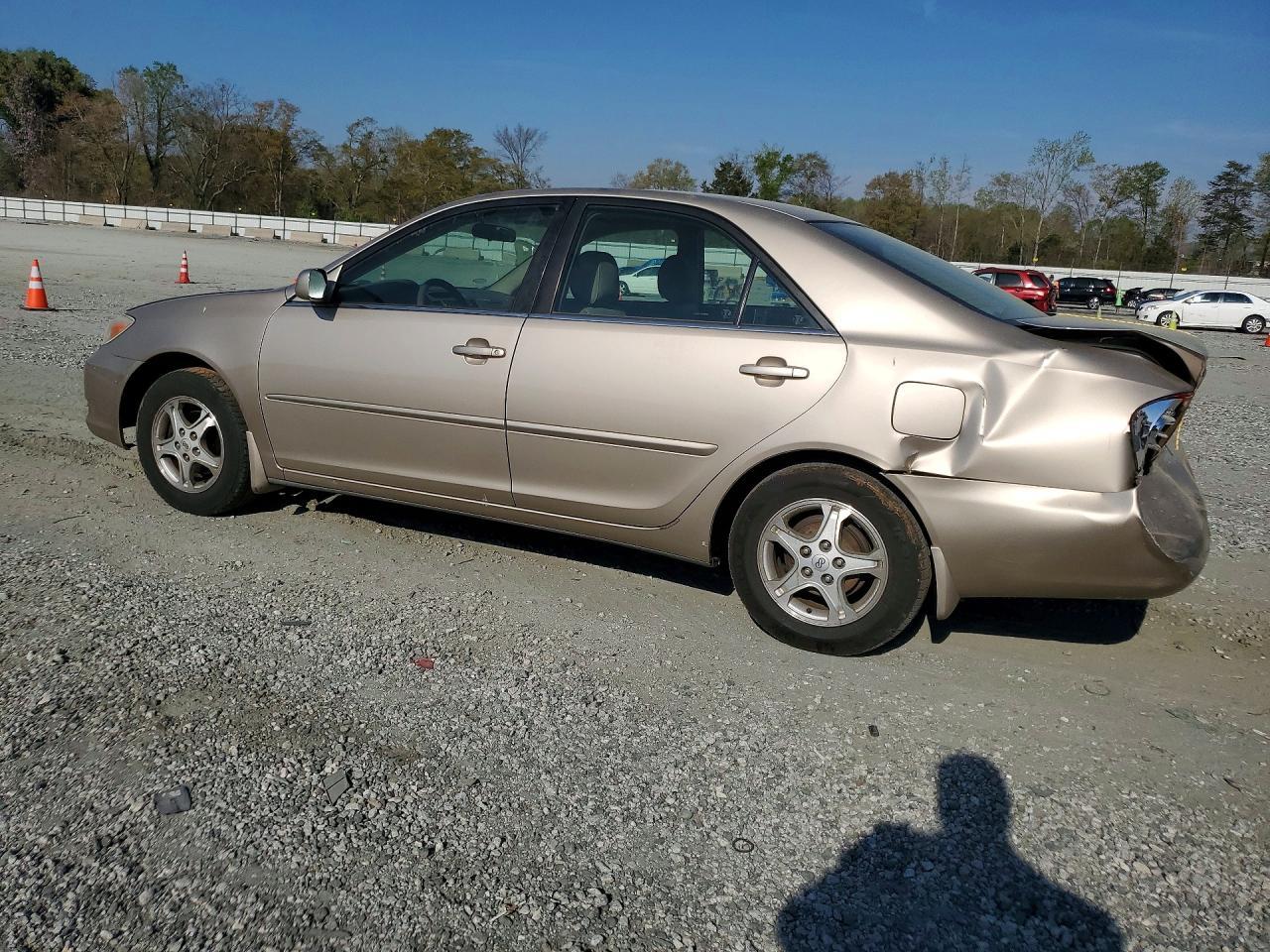 2002 Toyota Camry Le - Фото 2