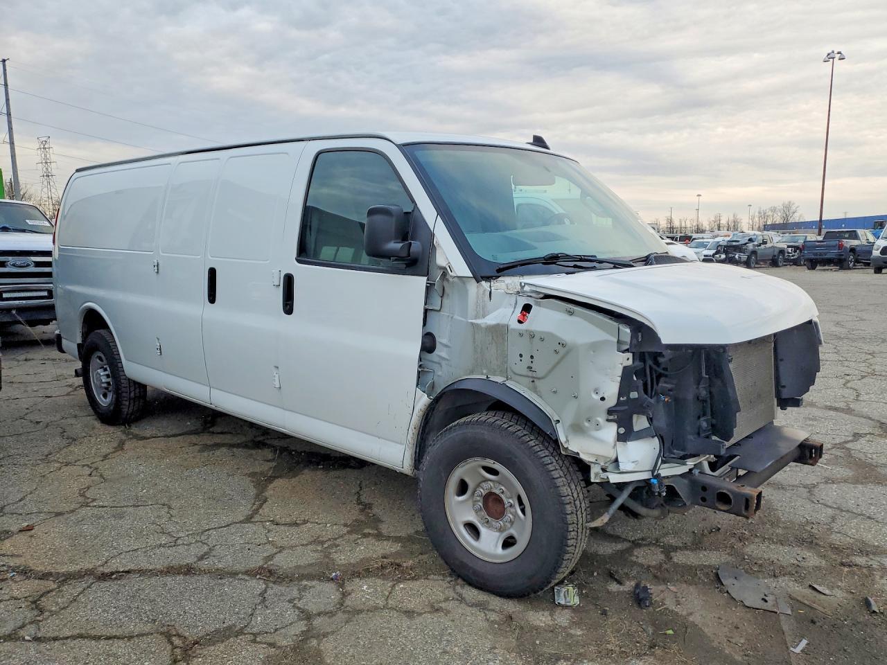 2018 Chevrolet Express G2500 Utility / Service Van - Фото 4