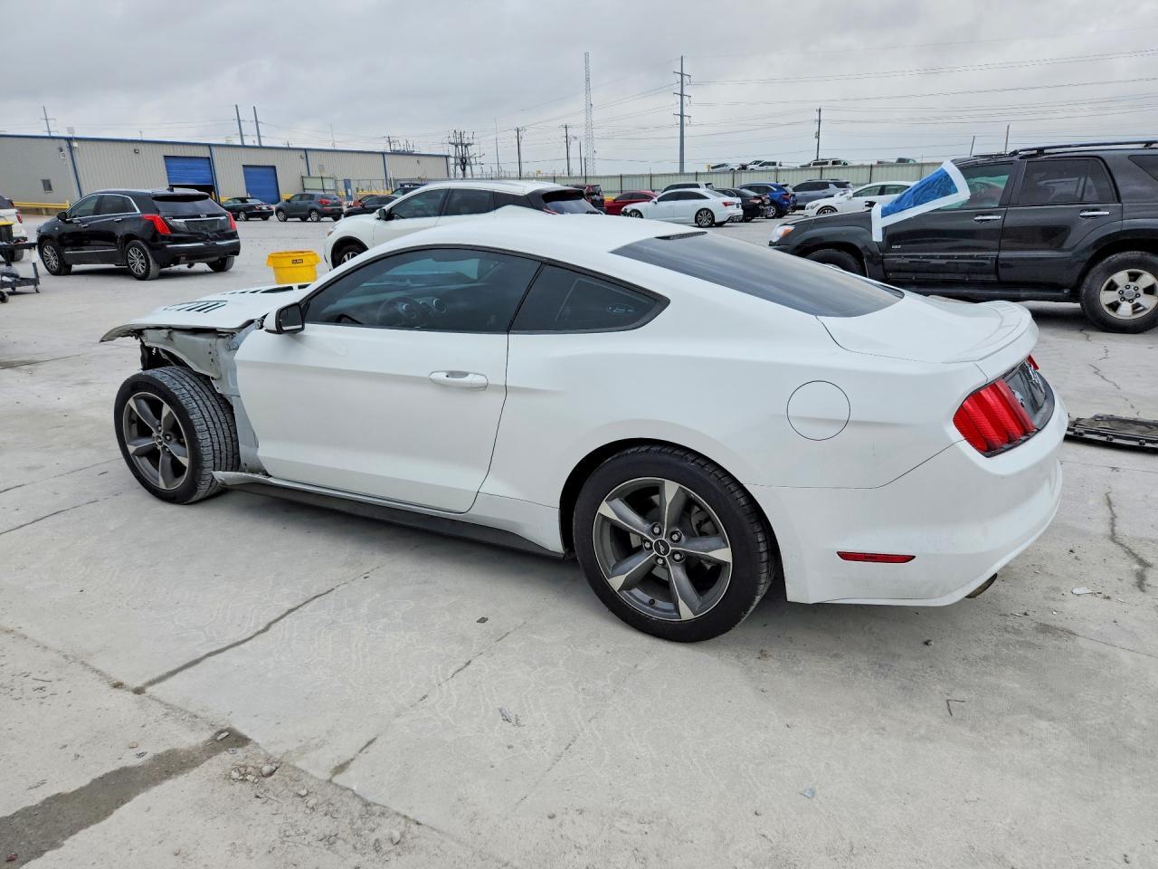 2016 Ford Mustang - Фото 2