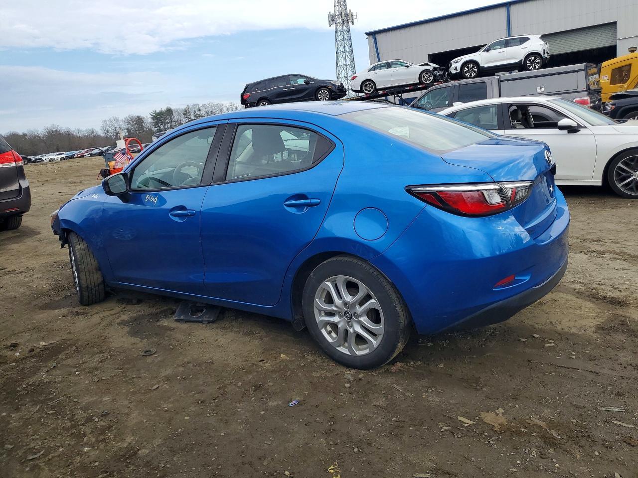 2018 Toyota Yaris Ia Base - Фото 2