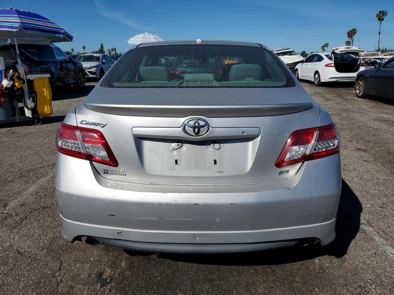 2011 Toyota Camry Se - Фото 6