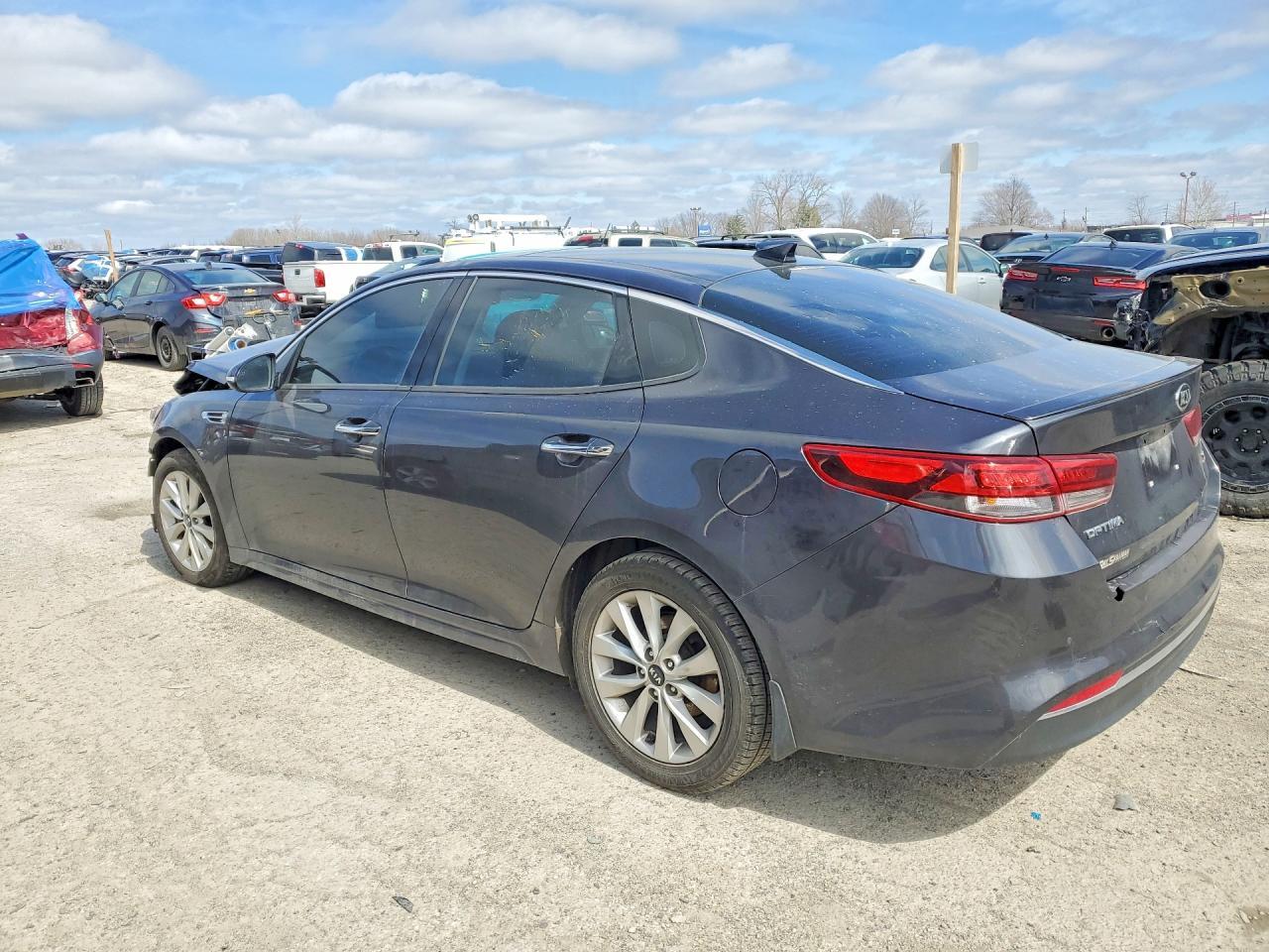 2018 Kia Optima S - Фото 2
