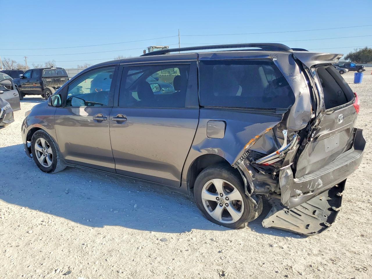 2015 Toyota Sienna Le 8-Passenger - Фото 2