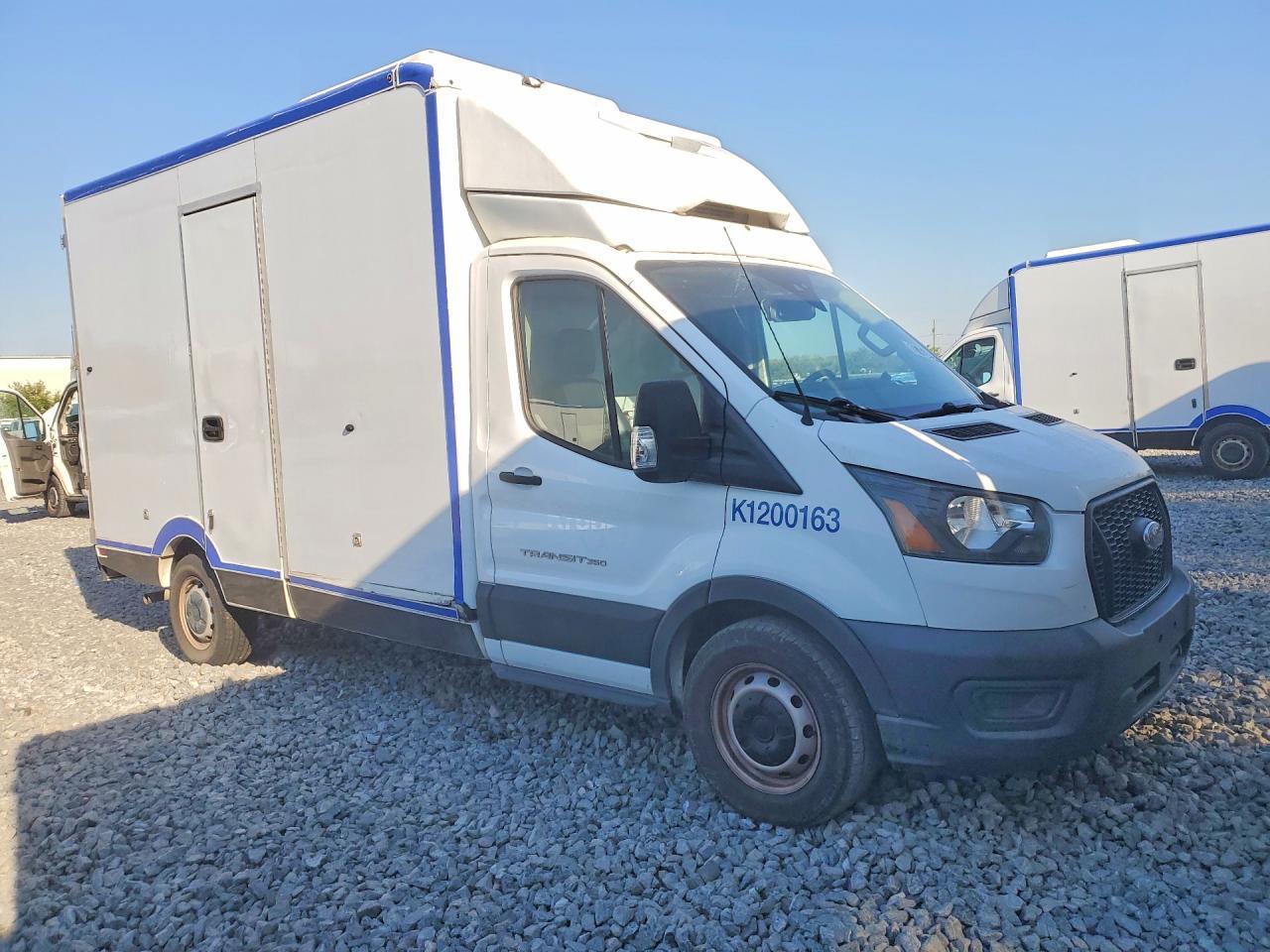 2020 Ford Transit Delivery Truck - Фото 4
