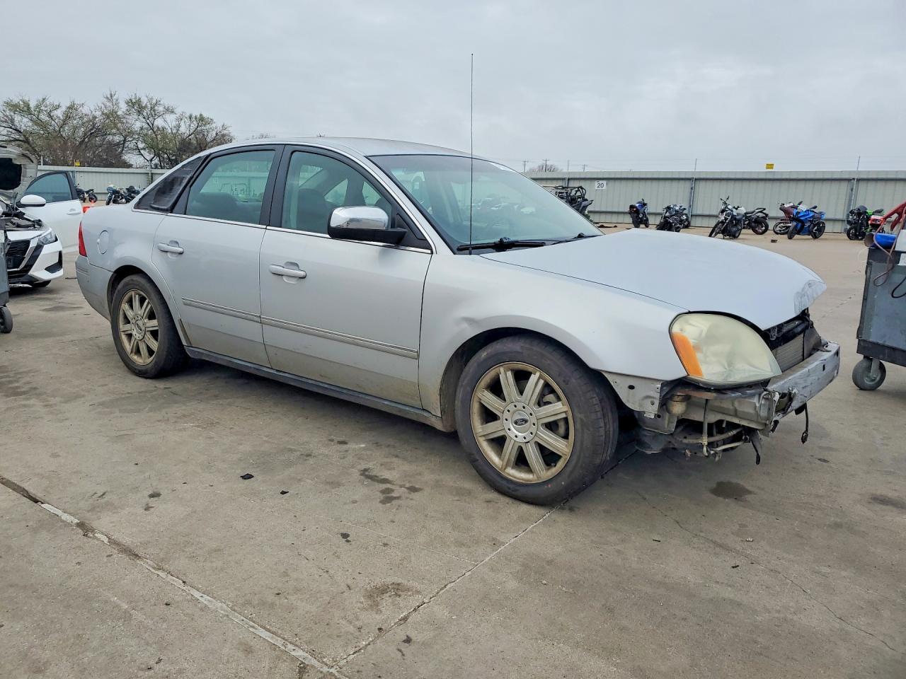 2005 Ford Five Hundred Limited - Image 4