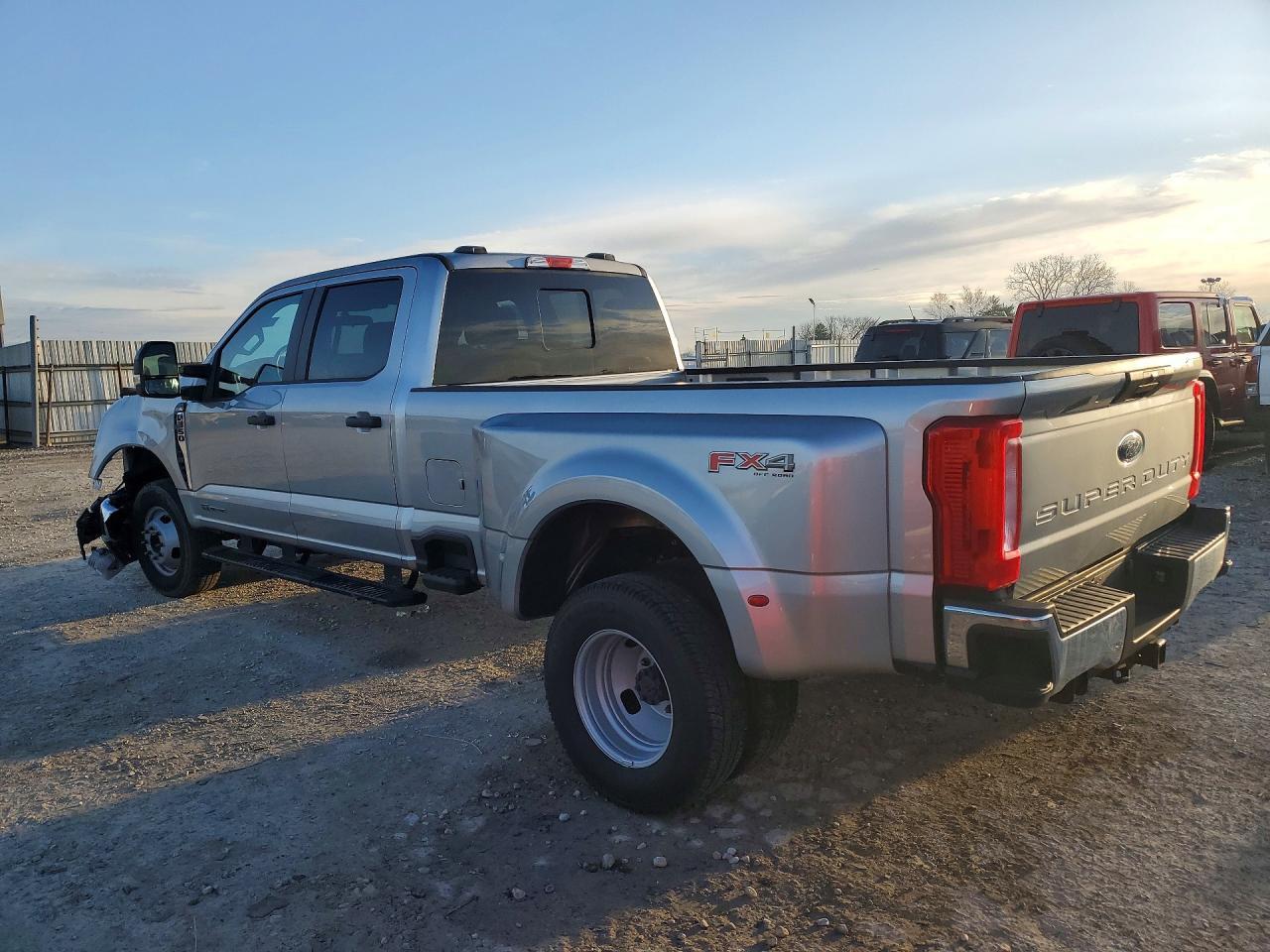 2024 Ford F350 Super Duty - Фото 2