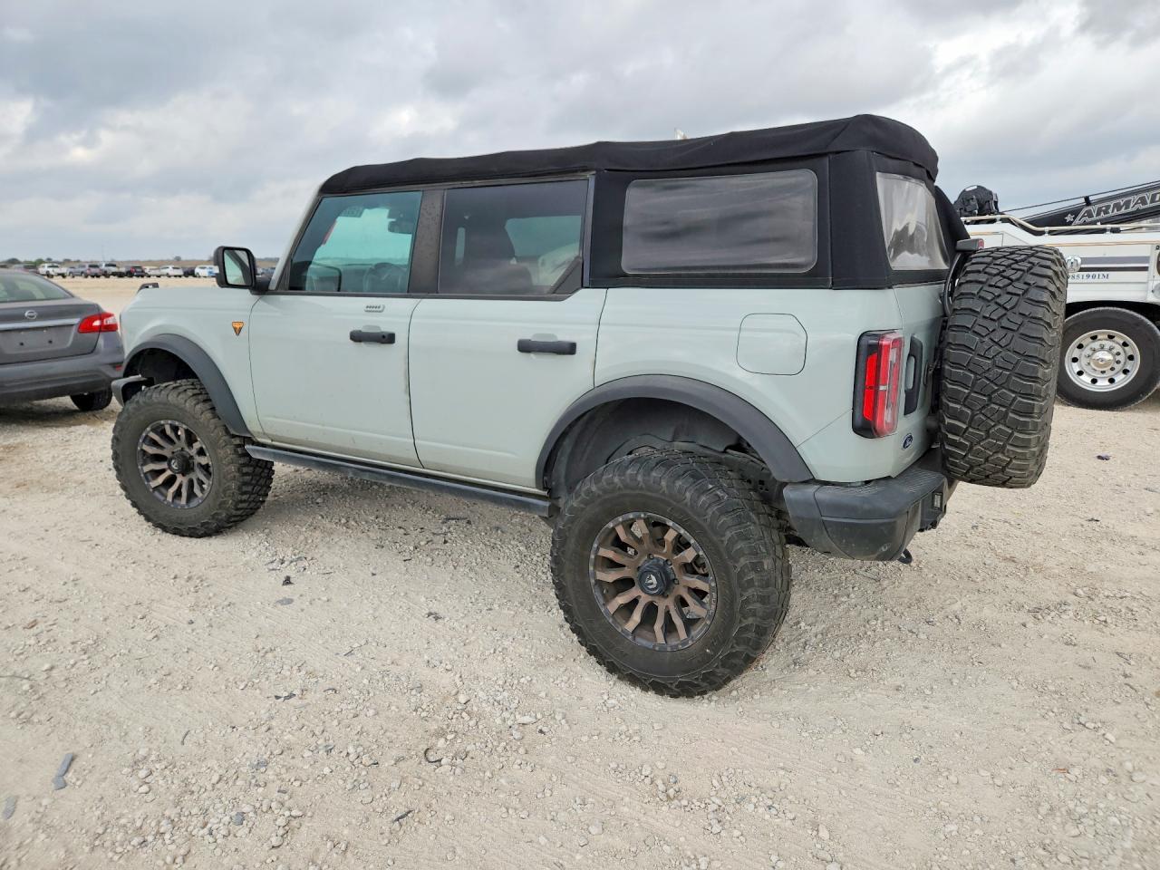 2022 Ford Bronco Base - Image 2