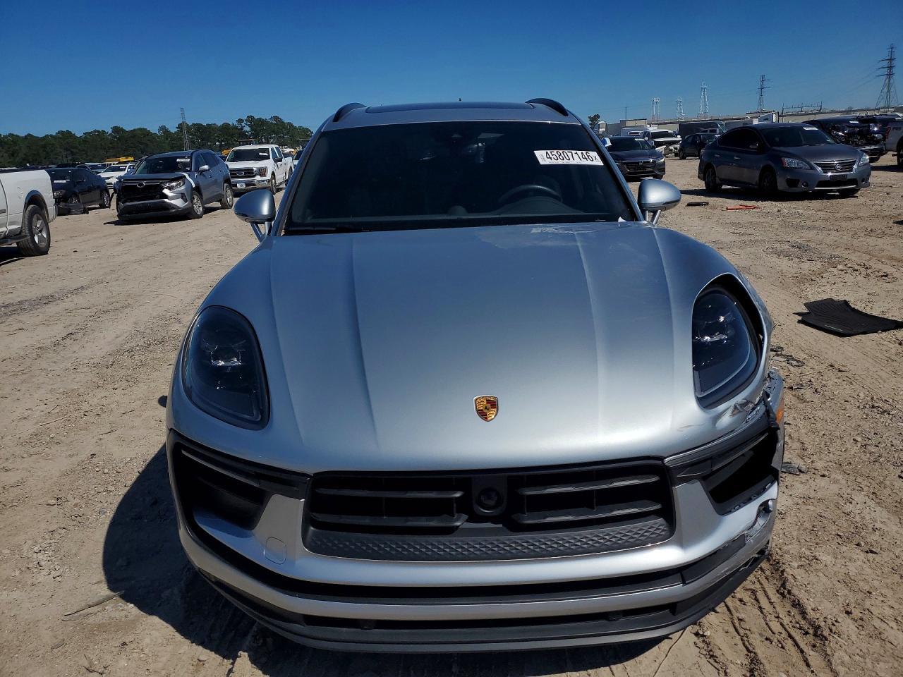 2025 Porsche Macan Base - Image 5