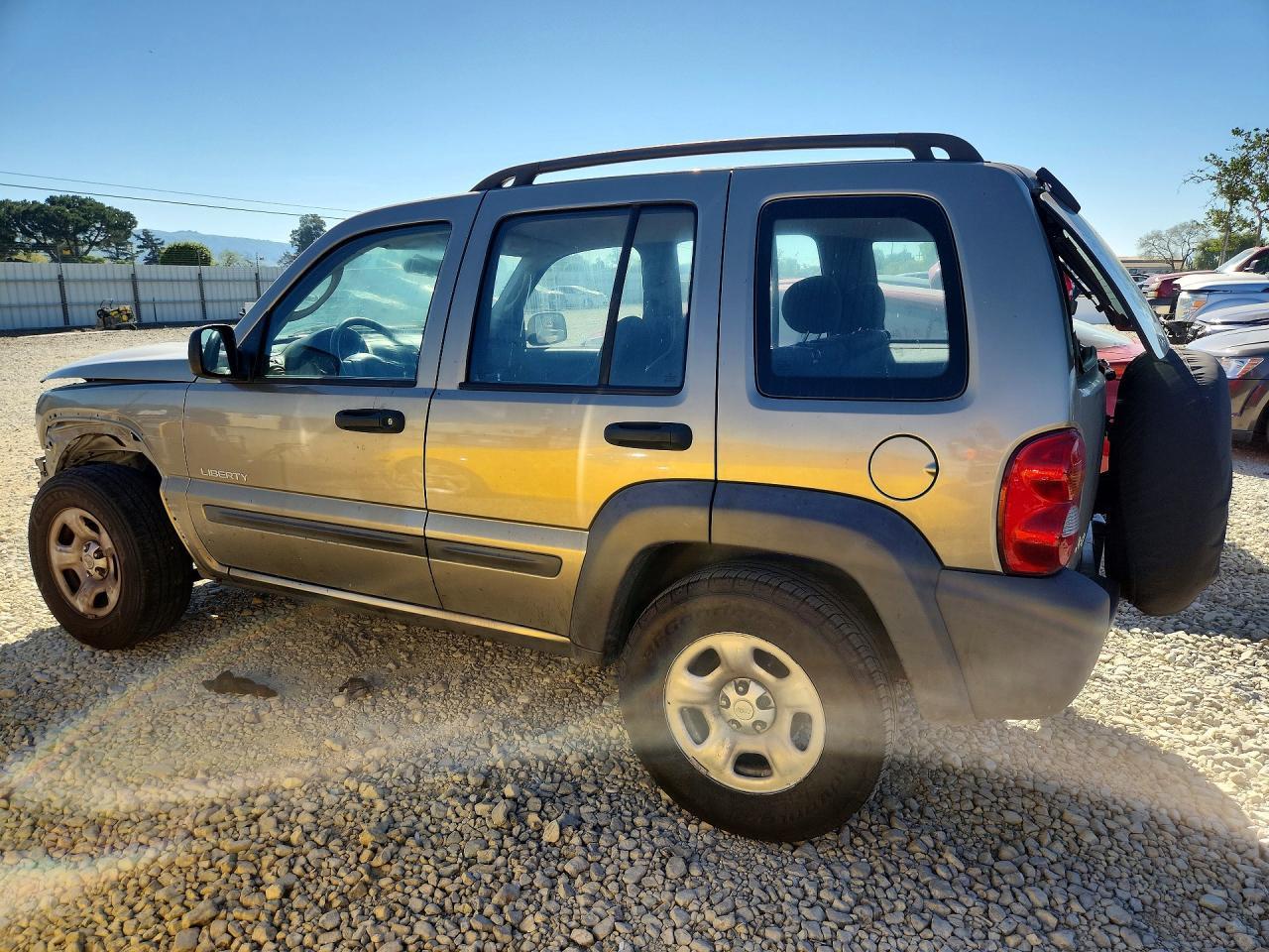 2004 Jeep Liberty Sport - Image 2
