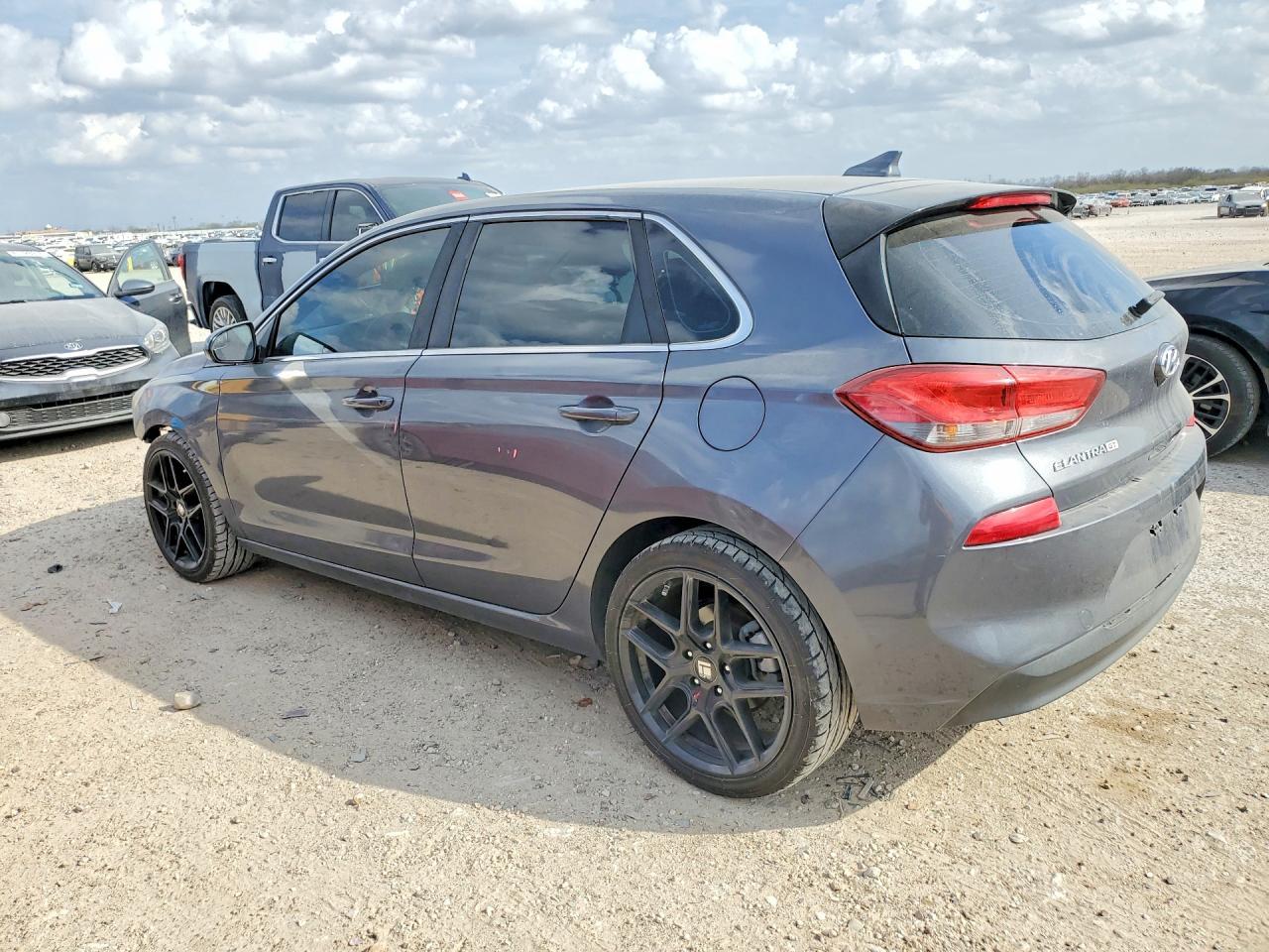 2018 Hyundai Elantra Gt Base - Фото 2