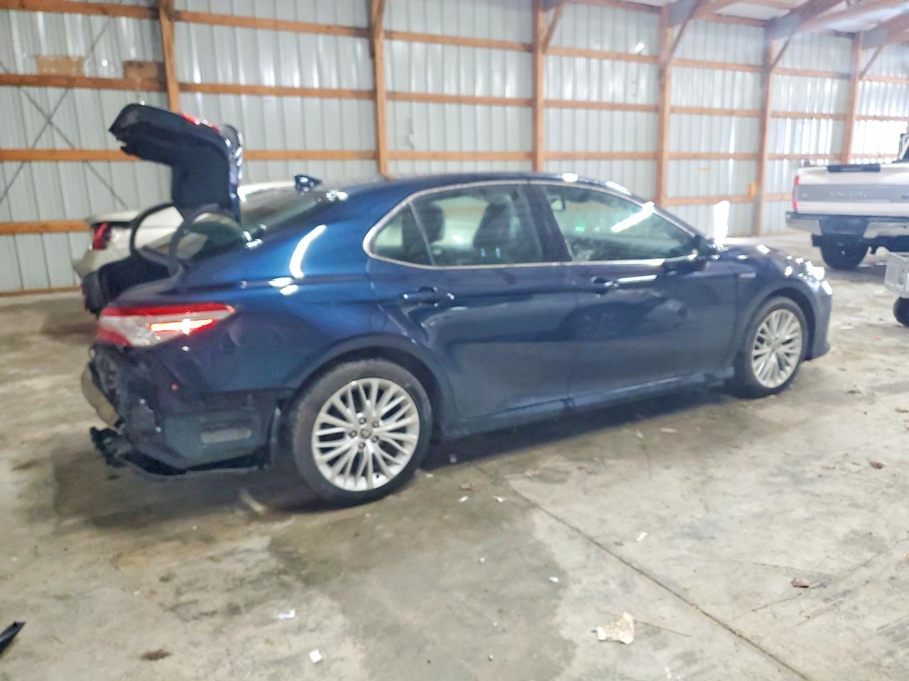 2020 Toyota Camry Hybrid Xle - Фото 3