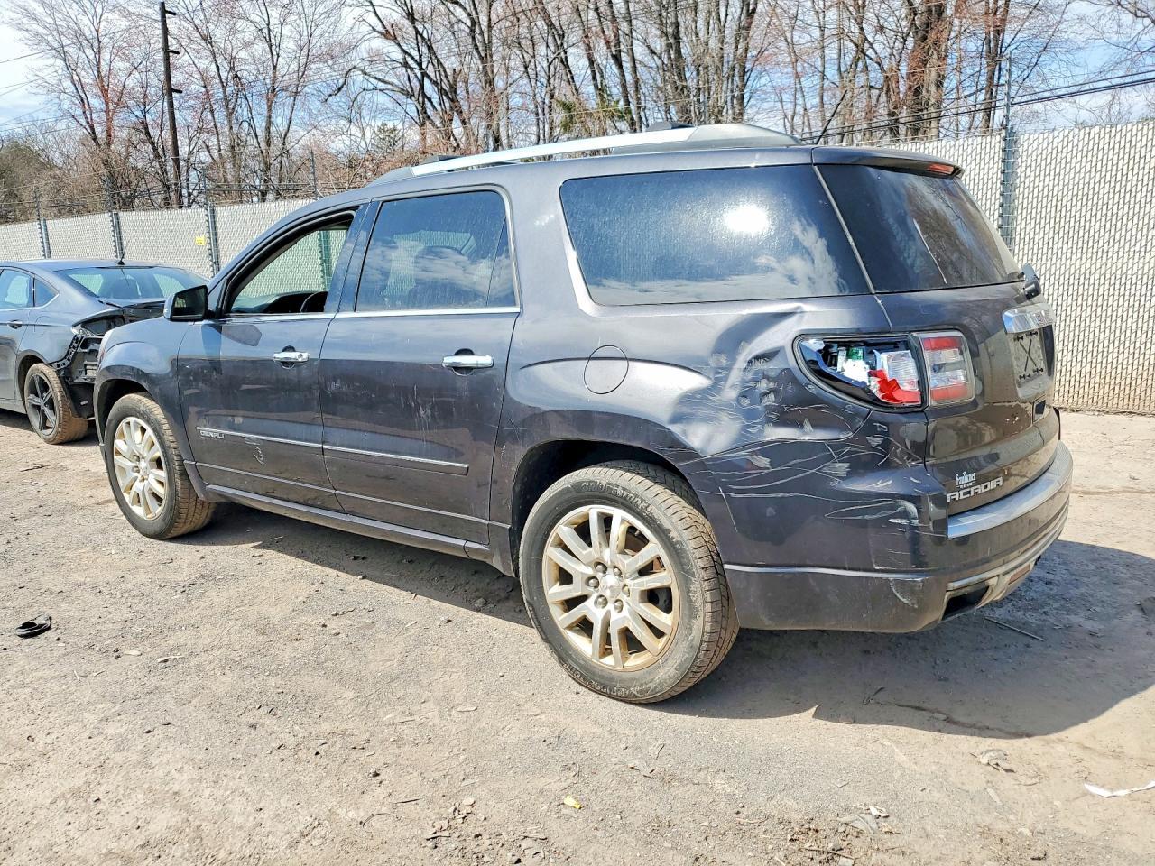 2015 GMC Acadia Denali - Фото 2