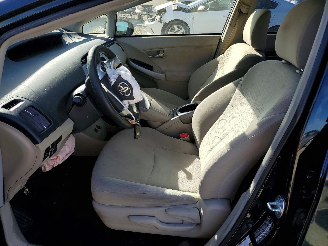 2013 Toyota Prius Two - Фото 7