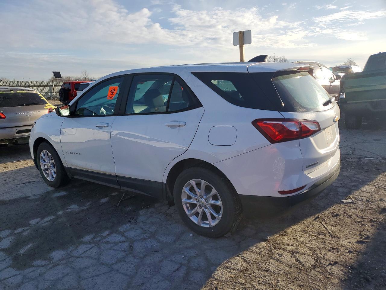 2020 Chevrolet Equinox Ls - Фото 2