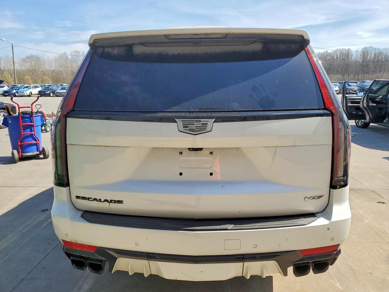 2023 Cadillac Escalade V Sport - Image 6