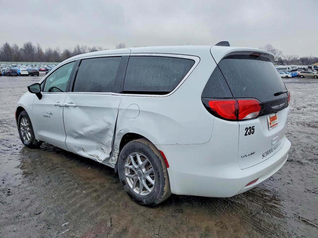 2024 Chrysler Voyager Lx - Фото 2