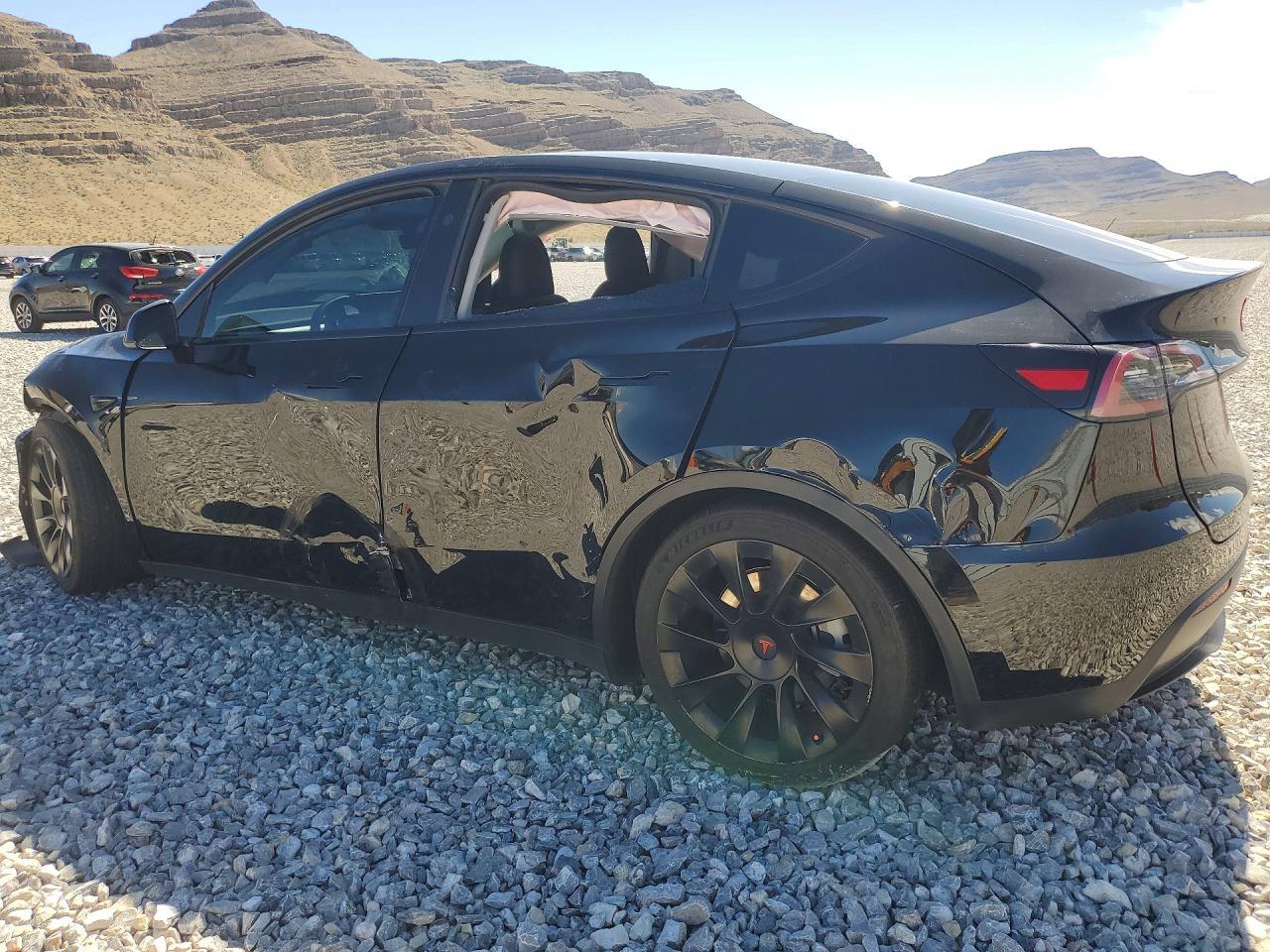 2023 Tesla Model Y - Фото 2