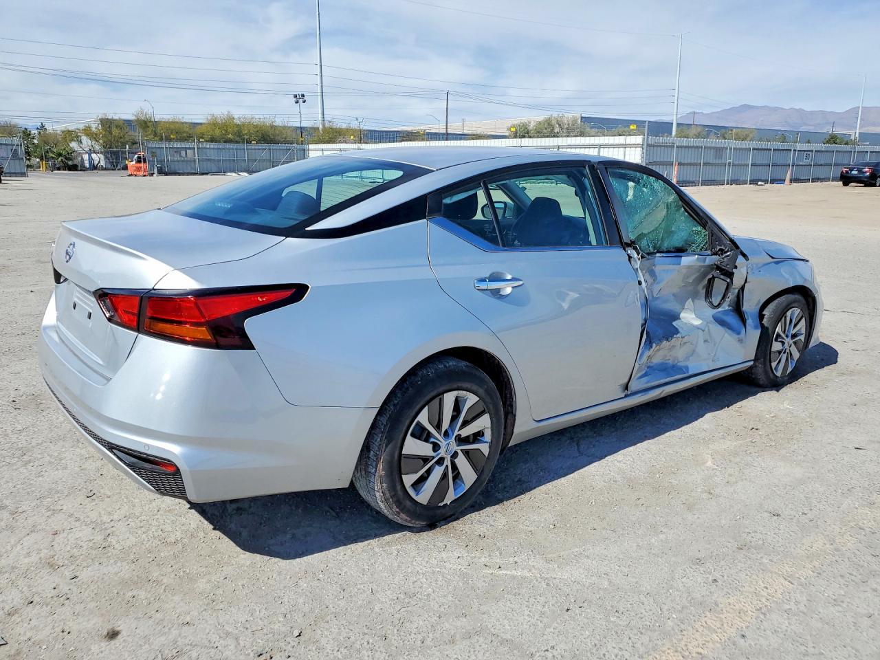 2022 Nissan Altima 2.5 S - Фото 3