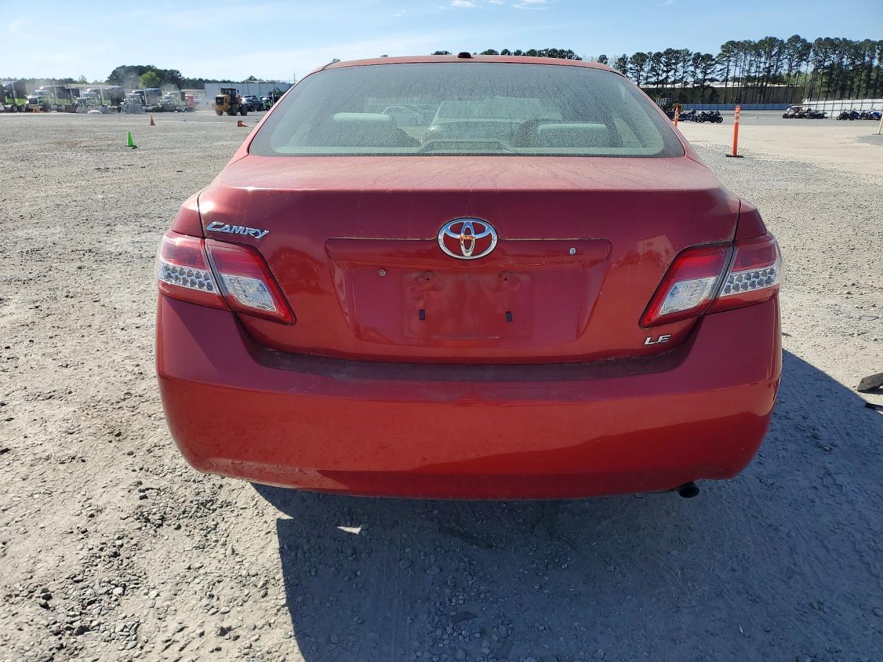 2011 Toyota Camry Le - Image 6