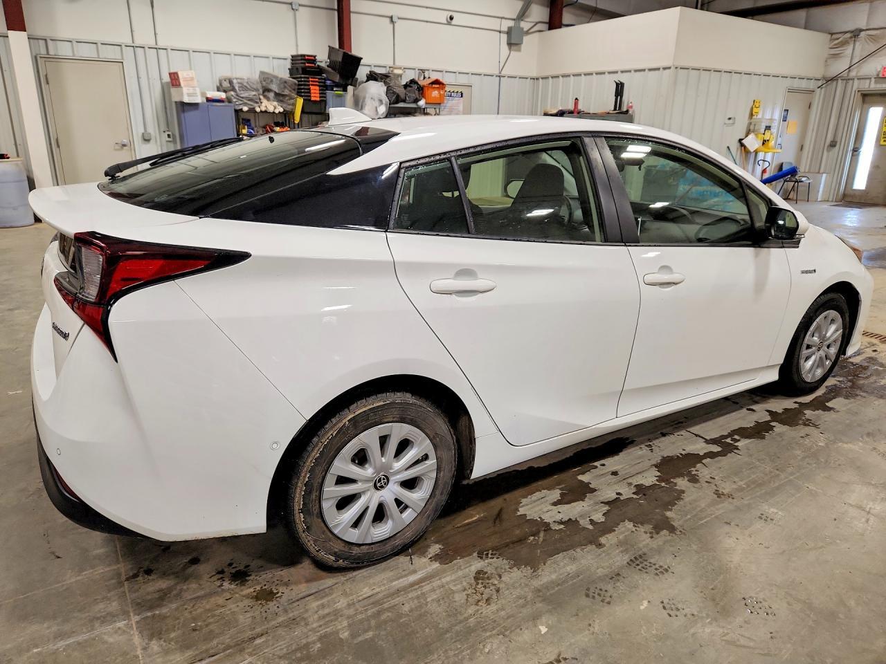 2022 Toyota Prius Le - Фото 3