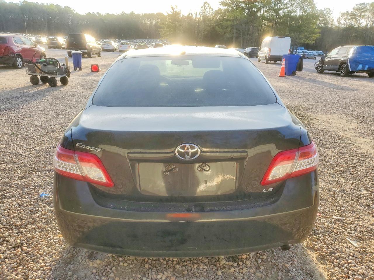 2010 Toyota Camry Le - Image 6
