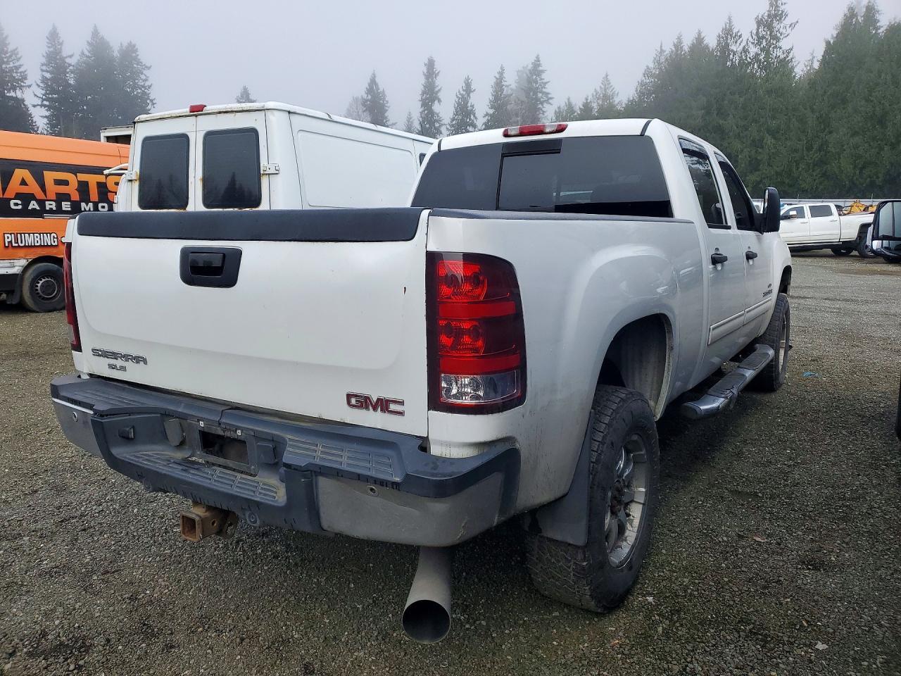 2007 GMC Sierra K2500 Heavy Duty - Image 3
